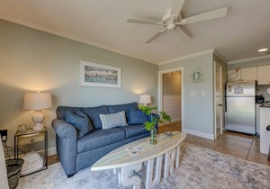 332 Breakers: Newly Updated Breakers Villa. Sleeps 4, Beachfront, Pool