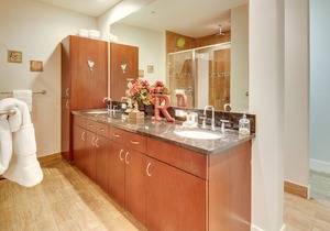 Resort-Style Ocean-Front Condo, with Shared Pool, Hot Tub, Fitness Center & More