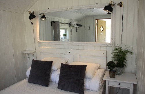Ucklum Bed & Breakfast | älgbergets b&b
