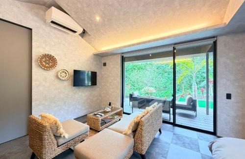 Tatsugo House | 奄美 Palm Tree Terrace