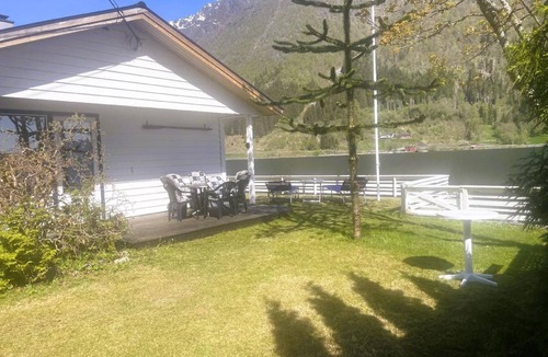 Balestrand House | 110 m² House ∙ 3 bedrooms ∙ 6 guests