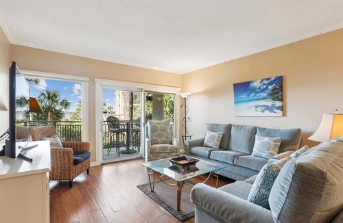 South Beach Villa | 1887 Beachside Tennis ~ Large Wrap Around Balcony | Free Tennis