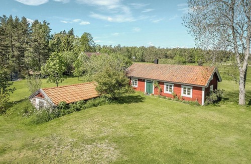 Osthammar House | 19th-century log cabin on a large rural plot