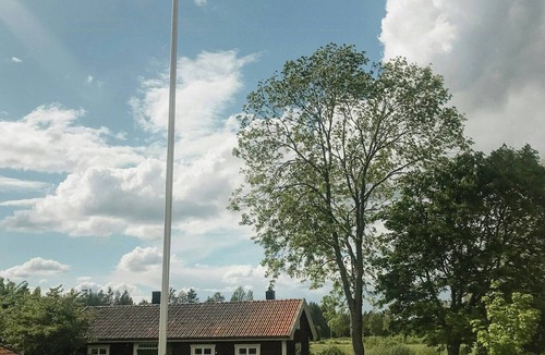 Osthammar House | 19th-century log cabin on a large rural plot