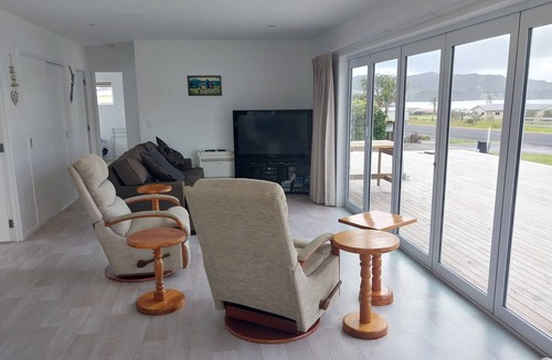 Karkari Peninsula House | 2 Bedroom Bach With Sea Views, a 5 minute walk to beach.