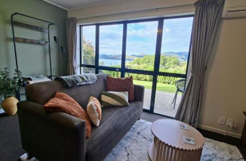 Dunedin Apartment | 2-bedroom harbour view apartment with parking, 8 mins to Dunedin