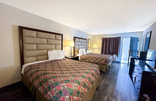 Ridgeway Hotel | 2 Charming Rooms Perfect for Groups & Families+ Pet Owners