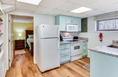 Toccoa Apartment | 2 Mi to Toccoa Falls: Cozy Getaway w/Yard!
