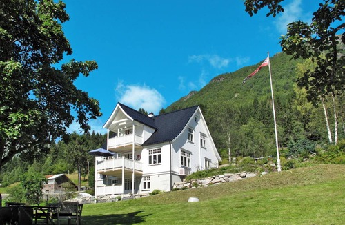 Balestrand Other | 200 m² Accommodation ∙ 4 bedrooms ∙ 6 guests