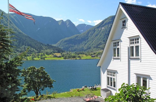Balestrand Other | 200 m² Accommodation ∙ 4 bedrooms ∙ 6 guests