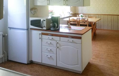 Jenny House | 3 Bedroom Beach Front Home In Västervik