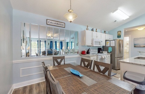 Calabash Condo | 3rd-floor golf course-front condo with inviting deck, beaches & golf nearby