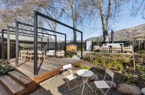 Wanaka House | 4BR Wanaka Home - Walk to That Wanaka Tree & Lake