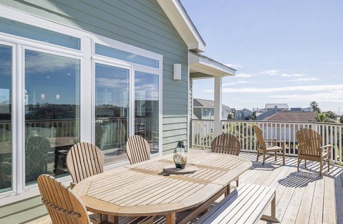Pirates Beach House | 5 BEDROOMS, 41/2 BATHS. GOLF CART INCLUDED! PIRATES BEACH.