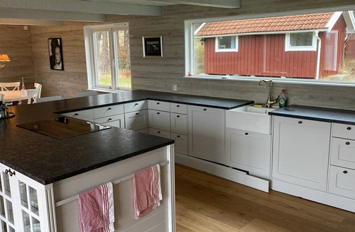 Ljungskile House | 58,000 m2 plot with 200m beach line without neighbors
