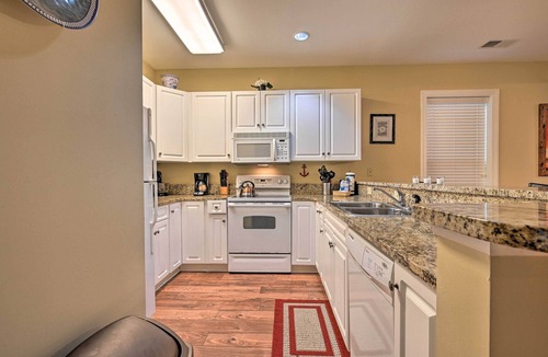 Carolina Forest Apartment | 6 Mi to Boardwalk: Condo w/Pool in Myrtle Beach