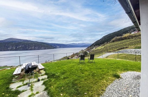 Stryn Other | 60 m² Accommodation ∙ 3 bedrooms ∙ 8 guests
