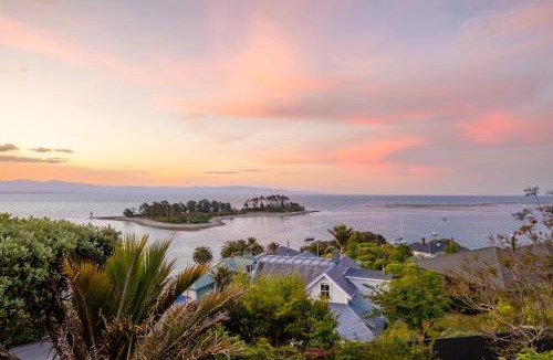 Britannia Heights Apartment | Abel Abode - Te Whare Rangi