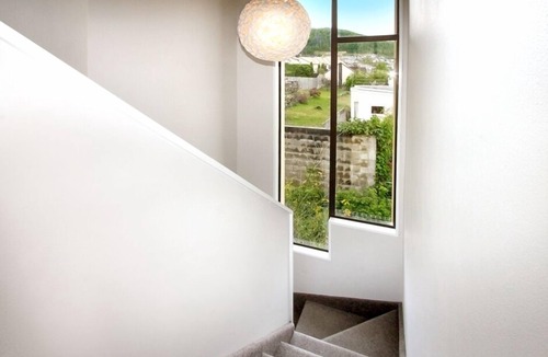 Queenstown Apartment | Absolute Lakefront Downtown Queenstown