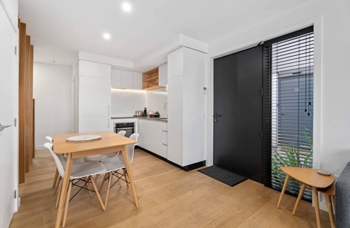 Albert Town Apartment | Albert Abode