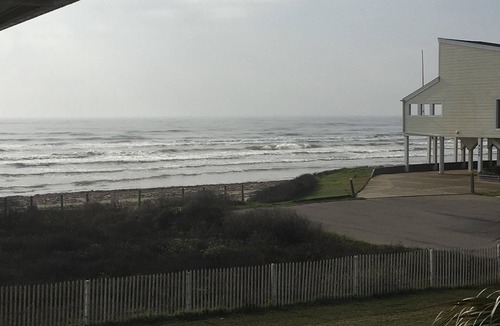 Pirates Beach House | Almost Beachfront- Beautiful Pirates Beach home- Sleeps 14-Steps to beach!