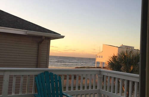Pirates Beach House | Almost Beachfront- Beautiful Pirates Beach home- Sleeps 14-Steps to beach!