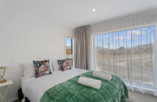 Albert Town House | Alpine Views From Modern Townhouse - Close To Wanaka