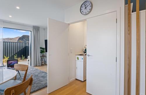 Albert Town House | Alpine Views From Modern Townhouse - Close To Wanaka
