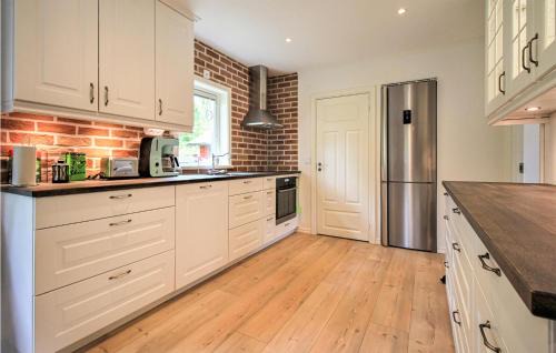 Munka-Ljungby House | Amazing Home In Munka Ljungby With Wifi