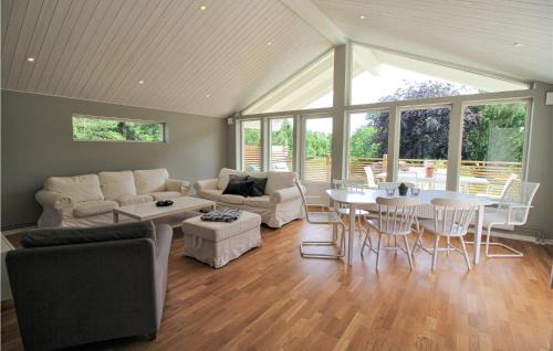 Munka-Ljungby House | Amazing Home In Munka Ljungby With Wifi