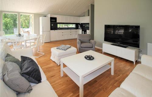 Munka-Ljungby House | Amazing Home In Munka Ljungby With Wifi