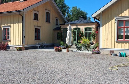 Rejmyre Bed & Breakfast | Ängbacka