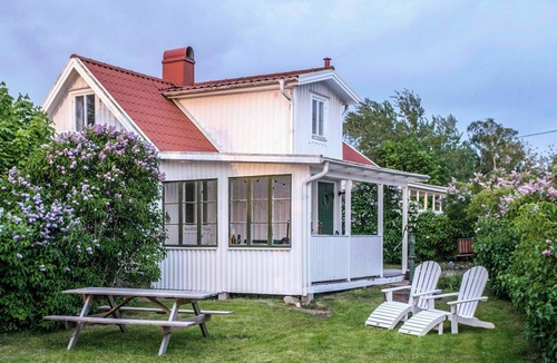 Sturko House | Archipelago cottage with guest house on Sturkö