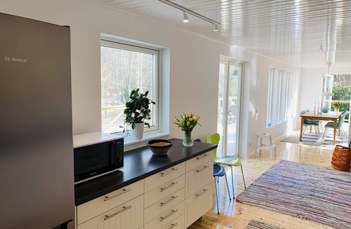 Djurhamn Cottage | Archipelago house near the sea on Djurö