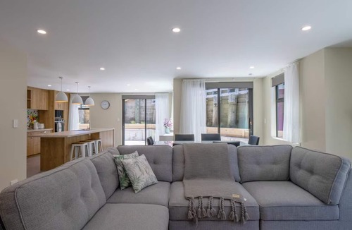 Whanganui House | Architectural Retreat in Prestigious Whanganui