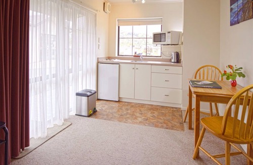 Tahunanui Hotel | Arrow Motel Apartments