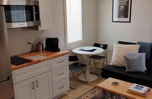 Diamond Lake Apartment | Attached modern Tiny House