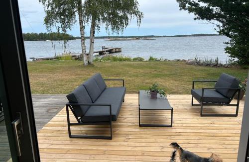 Vastervik House | Attefallshus på hornsudde