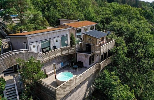 Lillhagen House | Attractive vacation home with free-breakfast