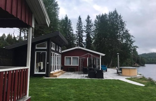 Bredbyn House | Awesome home in Bredbyn with WiFi, Sauna and Jacuzzi