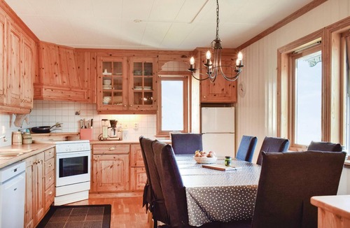 Hervik House | Awesome home in Hervik with house sea view