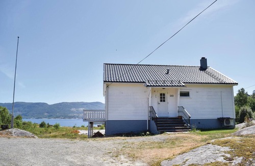 Hervik House | Awesome home in Hervik with house sea view