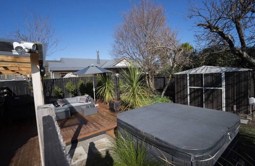 Martinborough Apartment | Bach on Daniel Couples Private Bach with spa