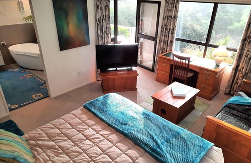 Haruru Bed & Breakfast | Balcony river views and great value
