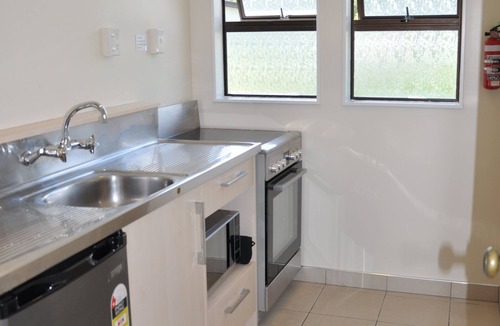 Tahunanui Hotel | Balmoral Motel