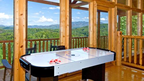 Pigeon Forge Villa | Bashful Bear: 6bdrm 6bath, Specials, Free Tickets, Elevator, Amazing View, Hot Tub, Gameroom