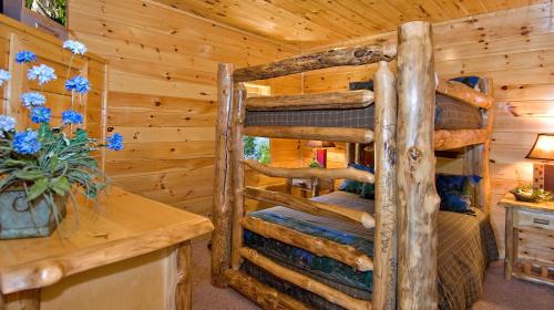 Pigeon Forge Villa | Bashful Bear: 6bdrm 6bath, Specials, Free Tickets, Elevator, Amazing View, Hot Tub, Gameroom