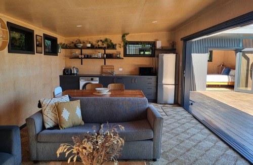 Coromandel Cabin | Bay View Bach - Perfect Couples Getaway - Sea Views/Sunsets - Spacious Deck-WiFi