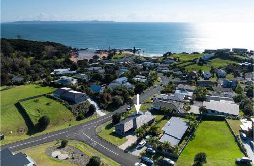 Cable Bay House | Bay View Escape - Cable bay Holiday Home