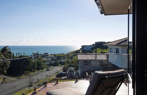 Cable Bay House | Bay View Escape - Cable bay Holiday Home